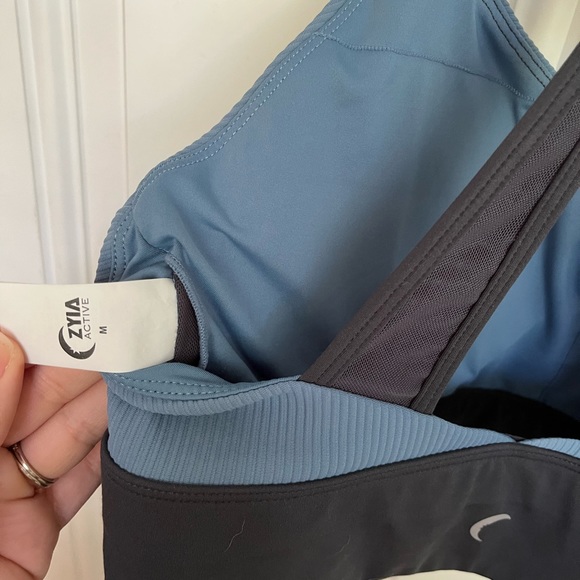 ZYIA Yoga Set - Top & Leggings - Picture 5 of 12